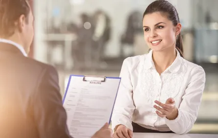 "لا أمتلك خبرة".. أدرجي هذه العبارة في السيرة الذاتية!