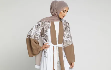 عبايات كاجوال بألوان مميزة تناسب وقت النزهة مع الصديقات