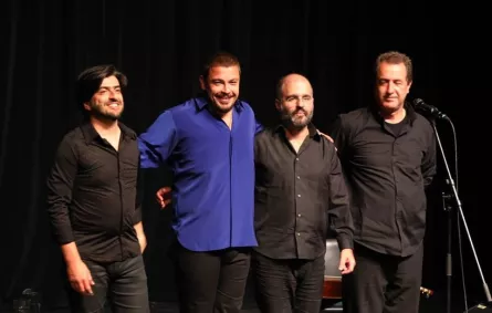 ريبيرو برفقة فرقته الموسيقية.jpg