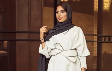 عبايات عصرية تناسب كل أوقاتك من وحي مدونات الموضة