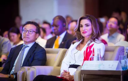 الملكة رانيا تشارك بمؤتمر حول العطاء الإنساني في الصين