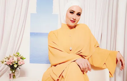 ودّعي الصيف بعبايات بألوان هادئة
