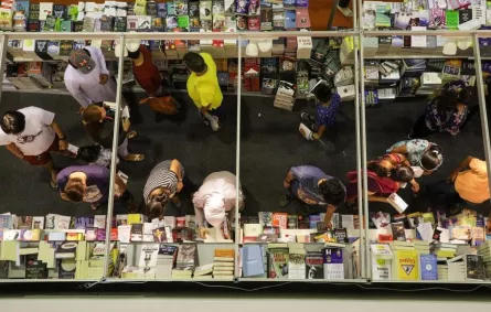 كاتب مصري يكشف أسرار "الكتابة الإبداعية" في ورشة بمعرض الشارقة