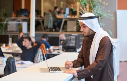 قانون العمل السعودي لحْفَظُ حقوقَ العامل والمنشأة