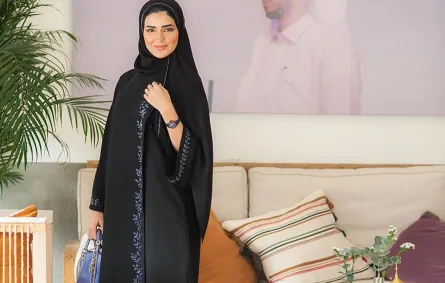 10 إطلالات أنيقة تكشف حب حنين الصيفي للعبايات السوداء
