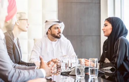 القطاعات الأكثر طلبًا بين الإماراتيين الباحثين عن عمل