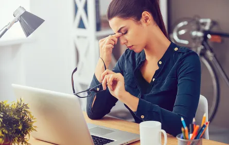 6 طرق تعينك على تحمل ضغط العمل.. تعرفي إليها