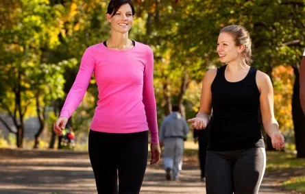 المشي ساعة يمحو عامًا من عمر الدماغ !