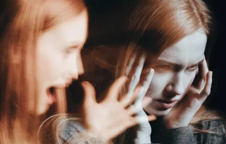 الفصام: اكتشفي الأسباب والأعراض والعلاجات