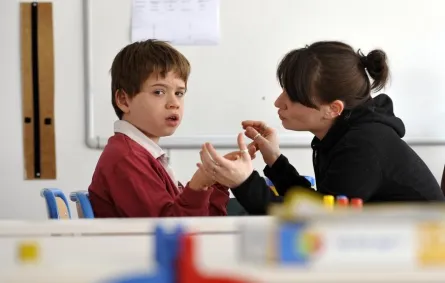 أعراض مرض التوحد النفسية والسلوكية