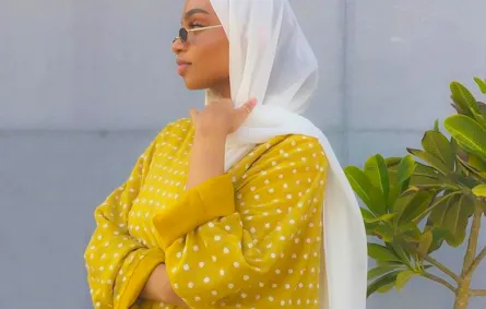 أجمل العبايات الملونة لصاحبات البشرة السمراء