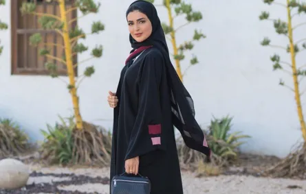  اختاري العباية السوداء المثالية للعمل