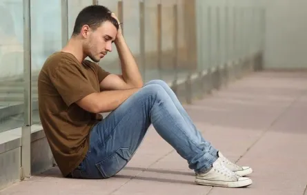 هكذا تجعلين المراهق يتحكّم بعواطفه لتفادي الانتحار