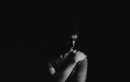 احذر! حياتك في خطر.. هذه العلامات أولى خطوات الانتحار