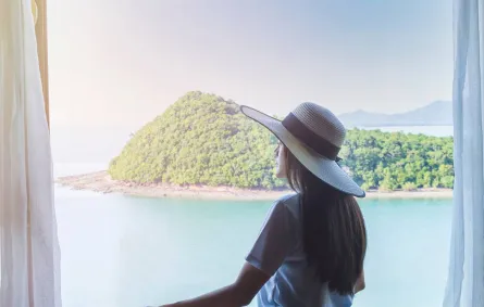 طرق لتجنب الرسوم الإضافية في الفنادق