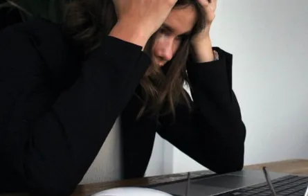 7 علامات تدل على أنك مرهقة عقلياً