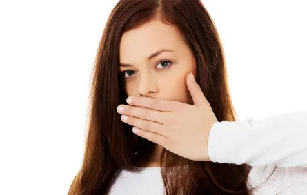 أسباب وعلاج مرض السلاق الفموي