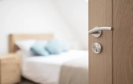 تعرفوا على المناطق المليئة بالجراثيم في غرف الفنادق