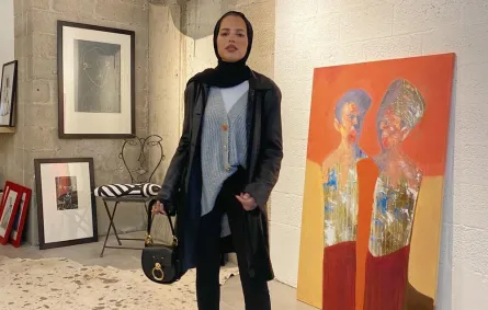 للمحجبات.. ودِّعي الشتاء بهذه الإطلالات الحيادية من آية برقاوي