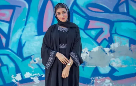 صور عبايات خليجية مطرزة موضة 2021