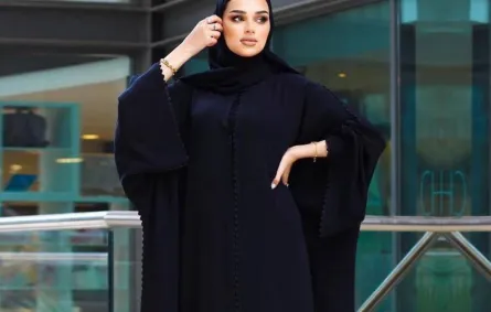 عبايات ذات أكمام واسعة موضة 2021  