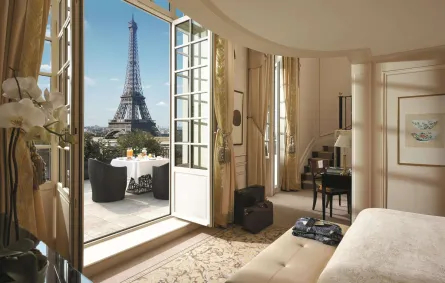 فنادق فخمة في باريس بجوار برج ايفل