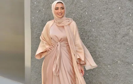 عبايات خليجية باللون البيج