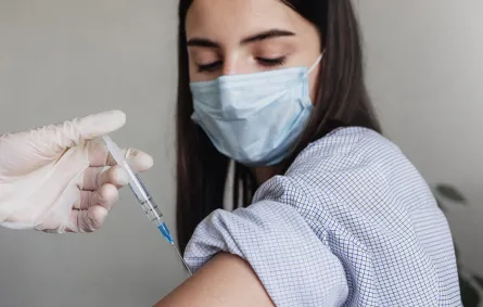 لقاح أسترازينيكا: الجرعة الثالثة تحمي من جميع متحورات كورونا