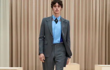 بدلة باللون الرمادي من بربري  Burberry