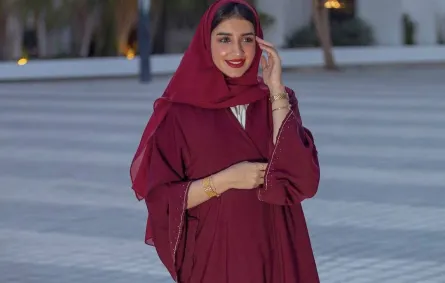 خولة المراغي بعباية بطبقات من الشيفون