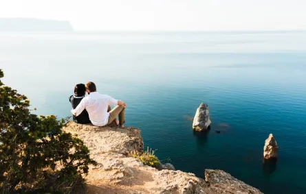 ​  وضع ملابس السهرة في حقيبة السفر  ​