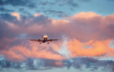 أسباب تجعل السفر بالطائرة ليلًا أفضل من النهار