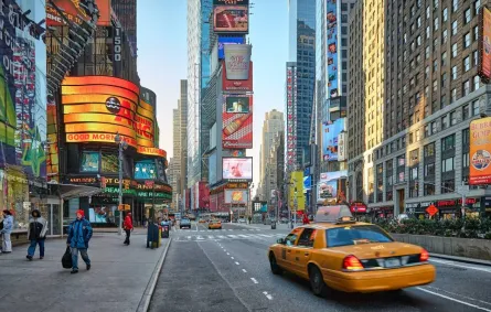 ساحات جذابة في أشهر الوجهات السياحية