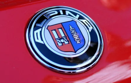 سيارة ألبينا B3 وD3 S تتبنى نهجاً مماثلاً لبي إم دبليو الفئة الثالثة 