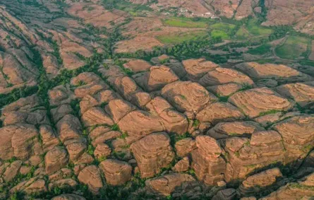 تظهر الصورة جبال القهر مصدر الصورة وكالة الأنباء السعودية واس
