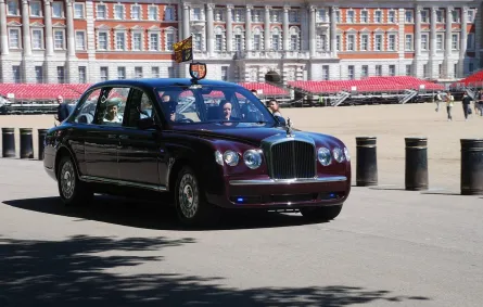 سيارة الملكة اليزبيث Image by Lucie from Pixabay
