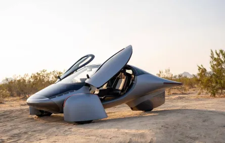 مركبة Aptera المستقبلية ثلاثية العجلات، وتعمل بالطاقة الشمسية 