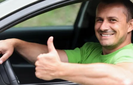 التركيز الكامل أثناء قيادة السيارة