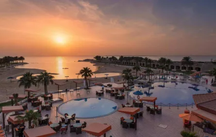 منتجع مينا هوليداي بيتش 