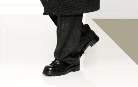 حذاء جلدي باللون الأسود من فيرساتشي «Versace»