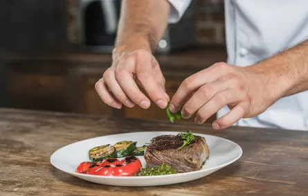 في يوم الشيف العالمي: 17 طاهياً يقدمون نصائحهم للنساء العربيات في المطبخ