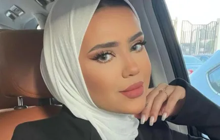 سارة الدهيم بالحجاب الكويتي-الصورة من حسابها على انستغرام