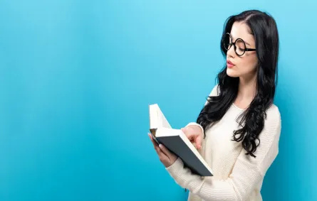 ما هي فوائد القراءة، وما هو أثرها على زيادة الصحة العقلية للإنسان؟ (المصدر: Adobe.Stock)