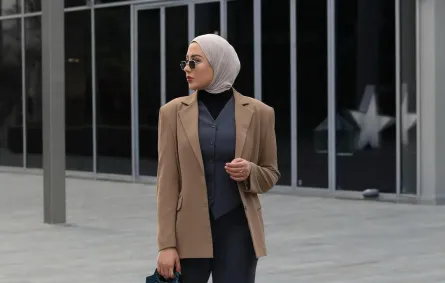 شهد ناصر بإطلالة حيادية الألوان- الصورة من حسابها على انستغرام