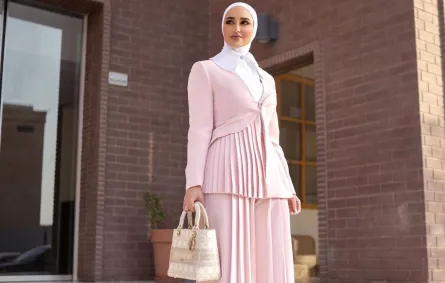 دلال الدوب بالبدلة العصرية - الصورة من حسابها على الانستغرام