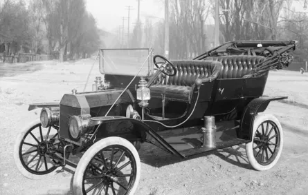 ما هي أول سيارة في العالم؟