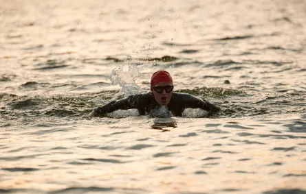 وجهات سياحية توفر لك سباحة ممتعة في عز الشتاء