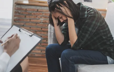 متى يجب زيارة الطبيب النفسي؟ (المصدر: Adobe.Stock)