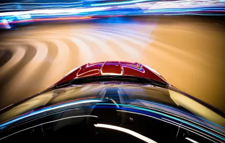 السرعة المبالغ بها تشكل خطراً كبيراً على السائق والمسافرين في السيارة