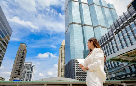 بين المنطقة الحرة والمنطقة الاقتصادية 